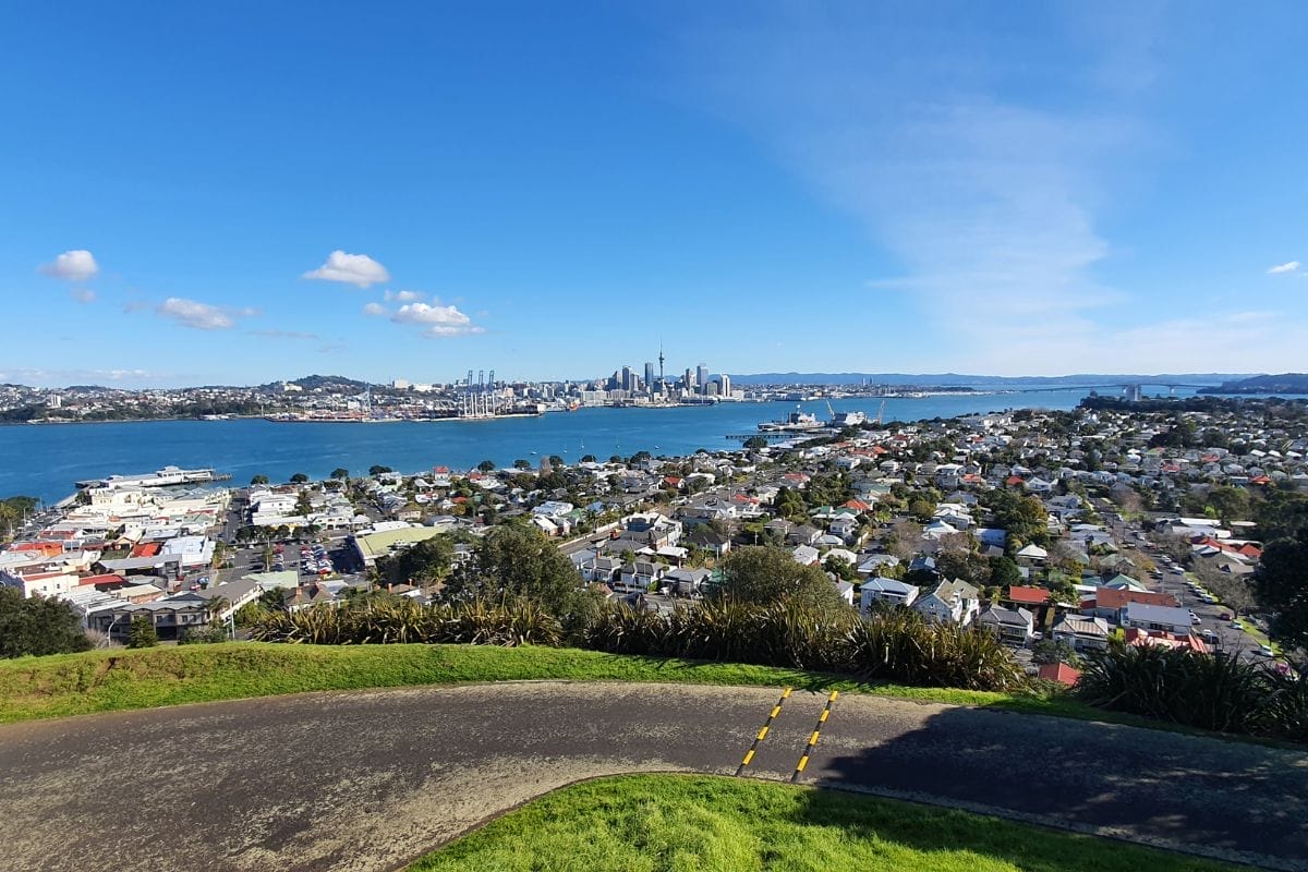 Beautiful views of Auckland city from the top of Mt Victoria